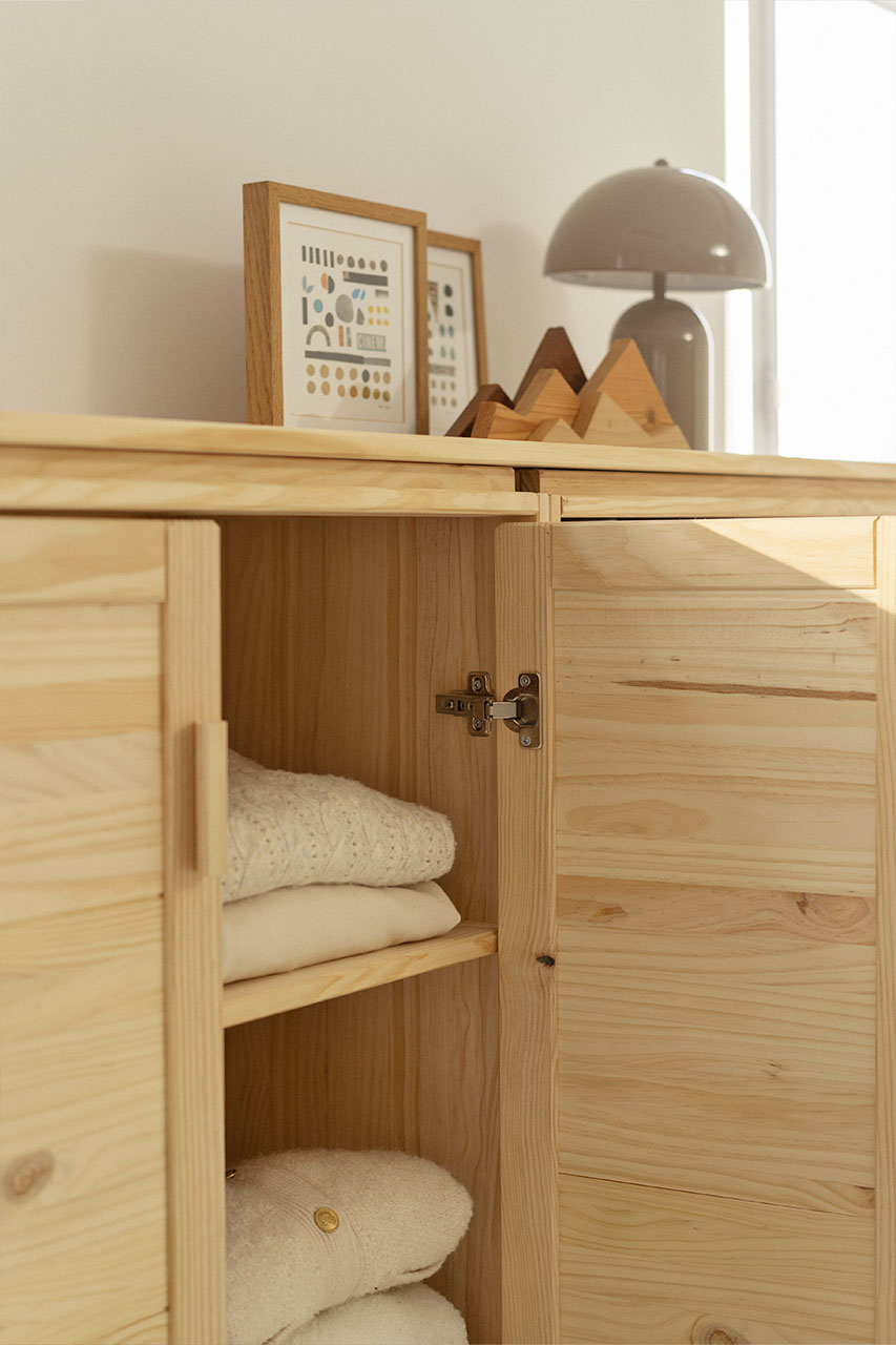 Imagen de ambiente 3 para:Armario aparador con cajones y baldas de madera natural